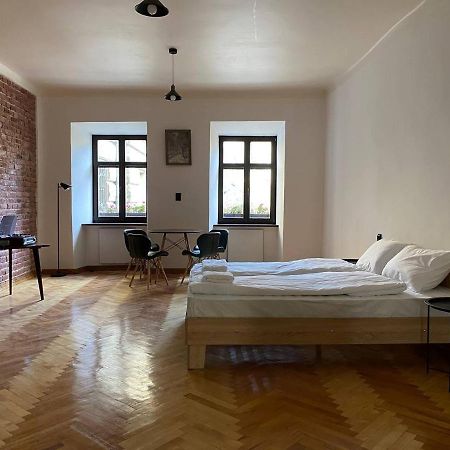 Багатомісні Апартаменти На Арсенальній Lviv Luaran gambar